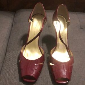 Beautiful Red Patent heels 👠